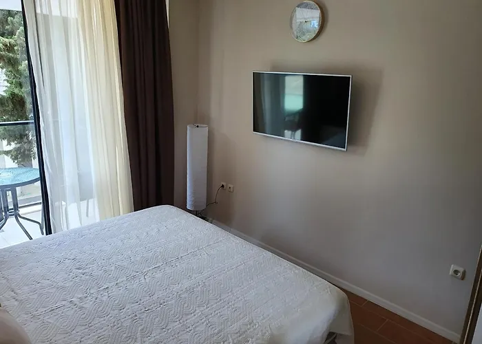 Amara-boutique&design - 2 стаен * Равда